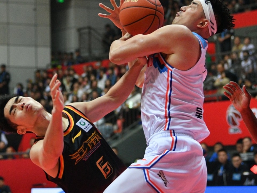 九游网页版,包含今晨CBA常规赛焦点战；新疆广汇止住颓势；引发热议；更衣室氛围转暖的词条